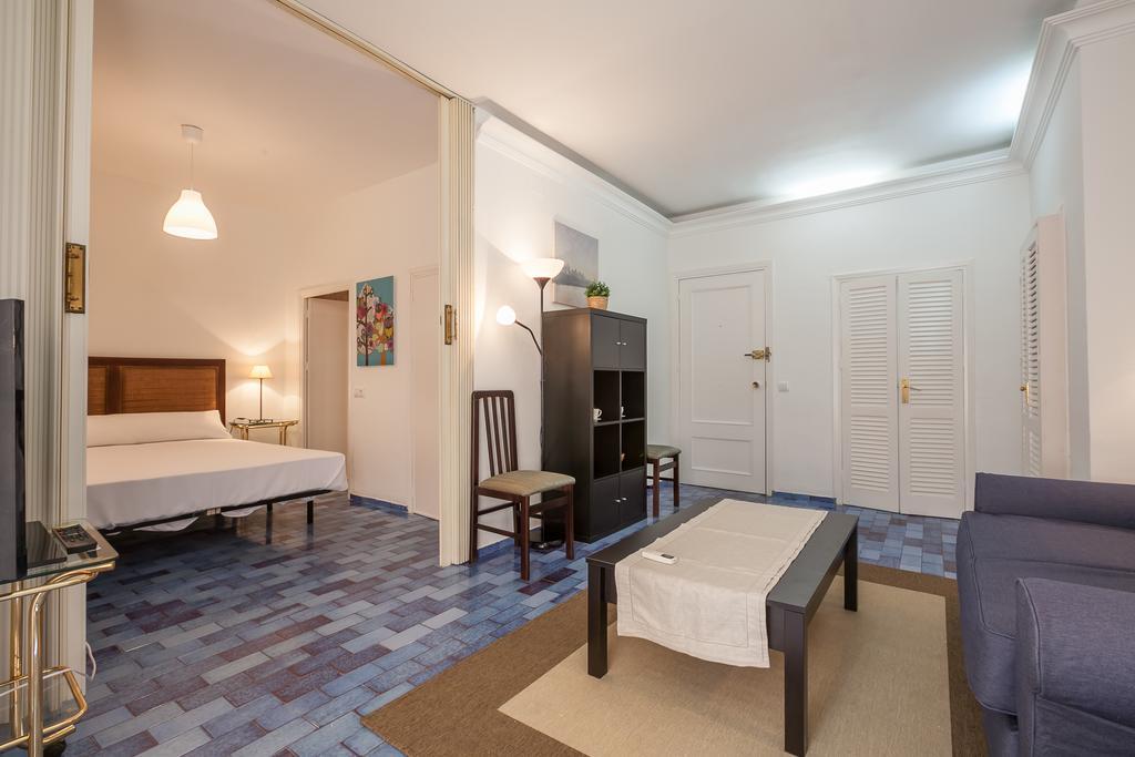 Apartment Boutique Center Sevilla Bagian luar foto